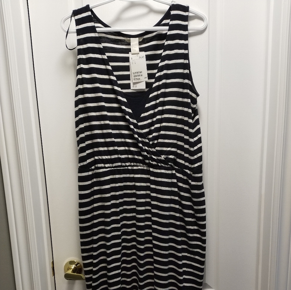 H&M maternity/nursing dress